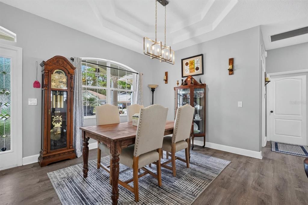 En Venta: $369,900 (3 camas, 2 baños, 1774 Pies cuadrados)