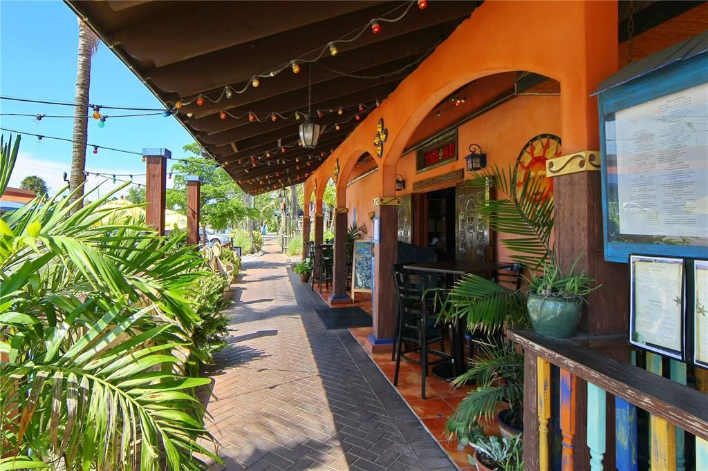 For Sale: $749,000 (2 beds, 2 baths, 1456 Square Feet)