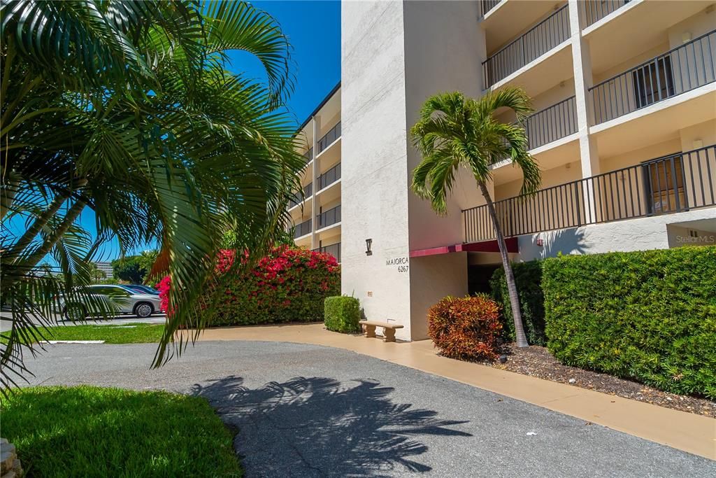 For Sale: $749,000 (2 beds, 2 baths, 1456 Square Feet)