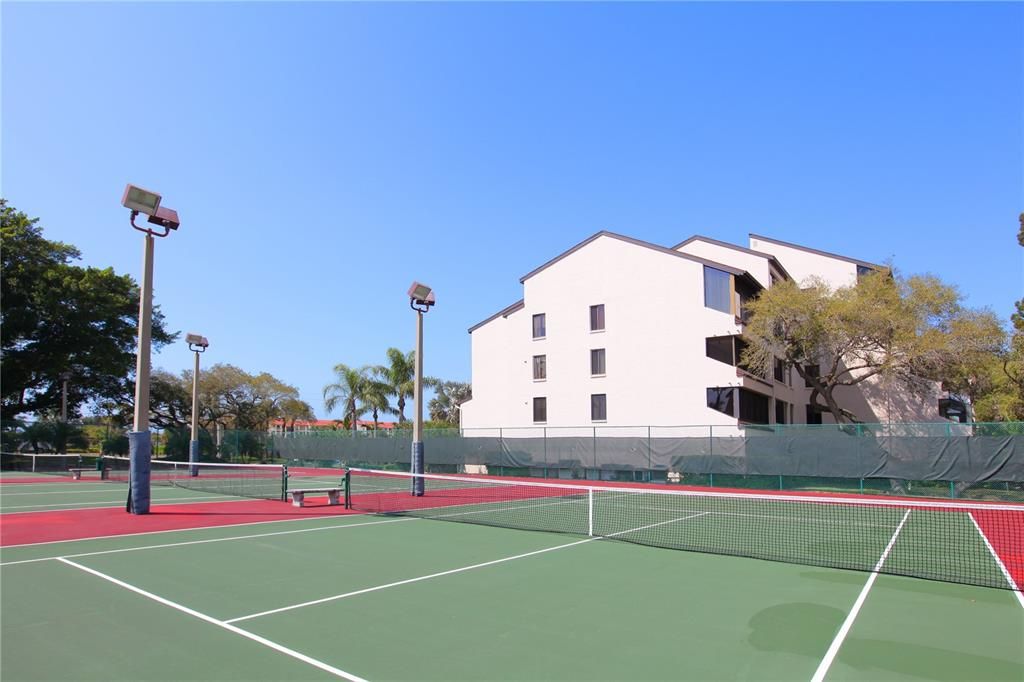 For Sale: $749,000 (2 beds, 2 baths, 1456 Square Feet)