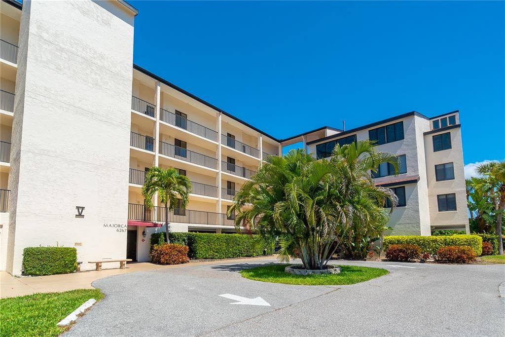 For Sale: $749,000 (2 beds, 2 baths, 1456 Square Feet)