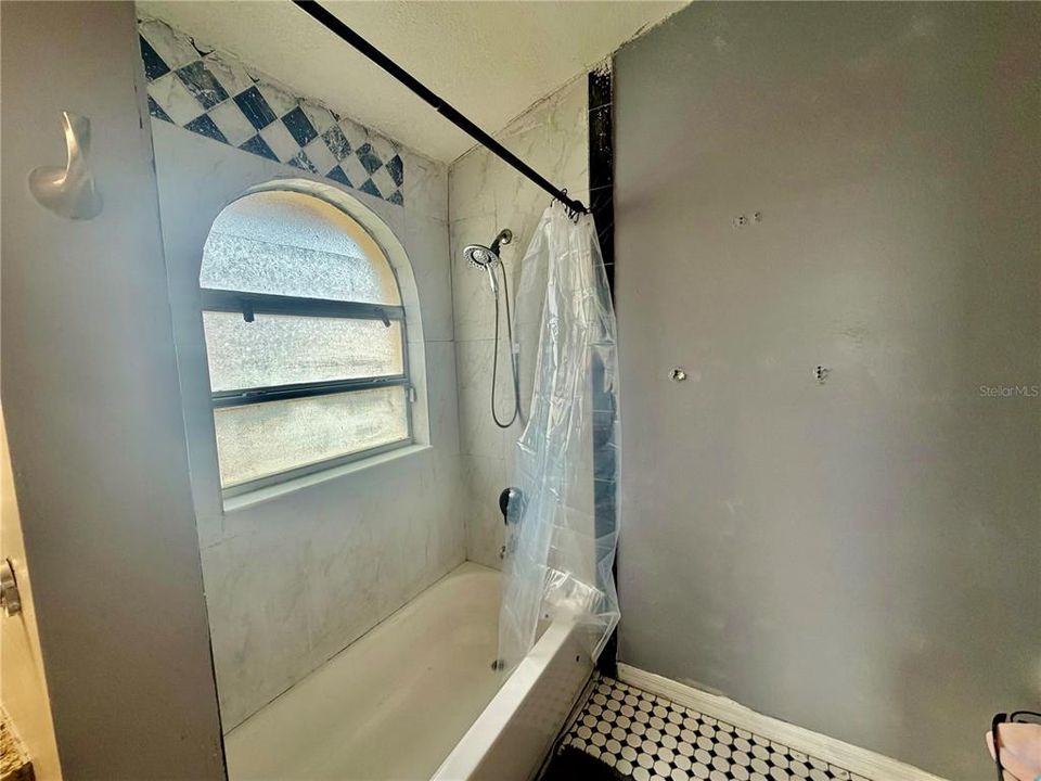 For Sale: $375,000 (4 beds, 3 baths, 1323 Square Feet)