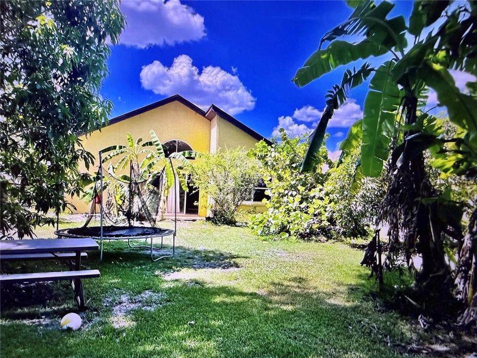 For Sale: $375,000 (4 beds, 3 baths, 1323 Square Feet)