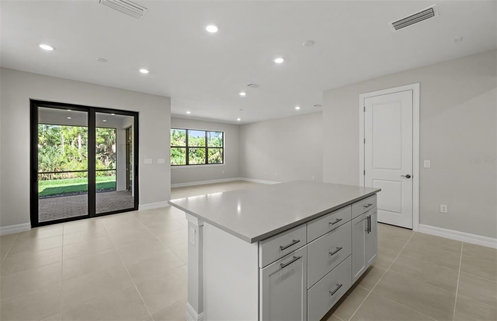 На продажу: $332,990 (4 спален, 2 ванн, 1850 Квадратных фут)