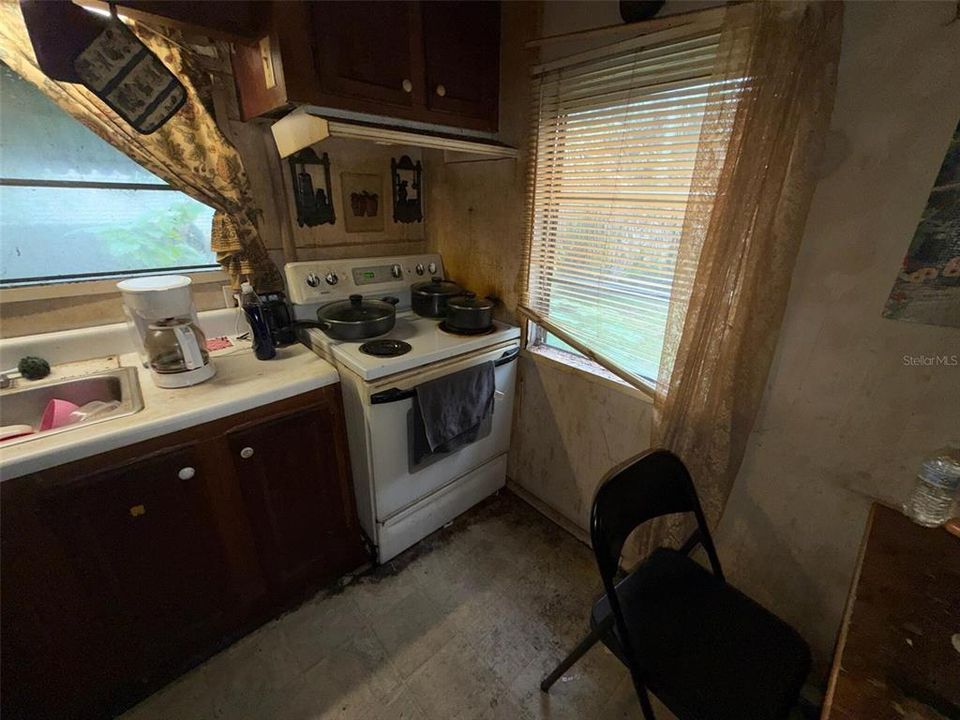 For Sale: $75,000 (2 beds, 1 baths, 672 Square Feet)