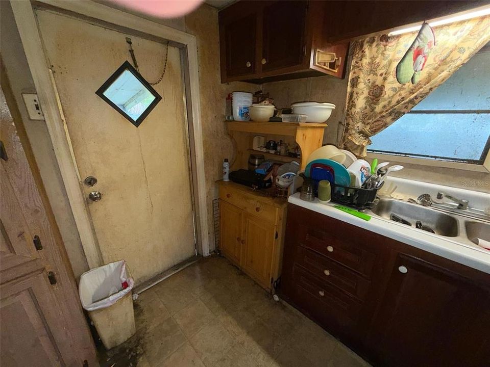 For Sale: $75,000 (2 beds, 1 baths, 672 Square Feet)