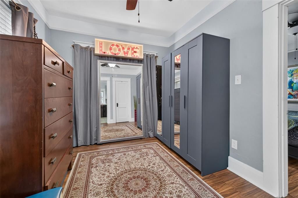 For Sale: $325,000 (3 beds, 1 baths, 1128 Square Feet)