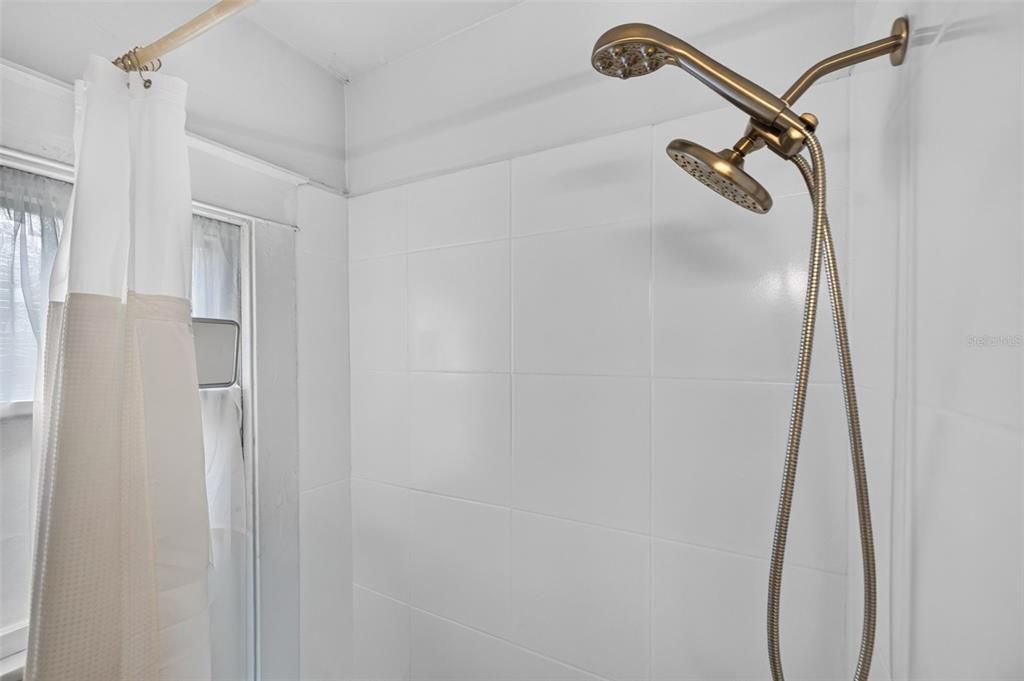 For Sale: $325,000 (3 beds, 1 baths, 1128 Square Feet)