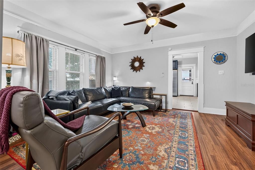 For Sale: $325,000 (3 beds, 1 baths, 1128 Square Feet)