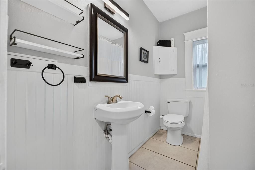For Sale: $325,000 (3 beds, 1 baths, 1128 Square Feet)