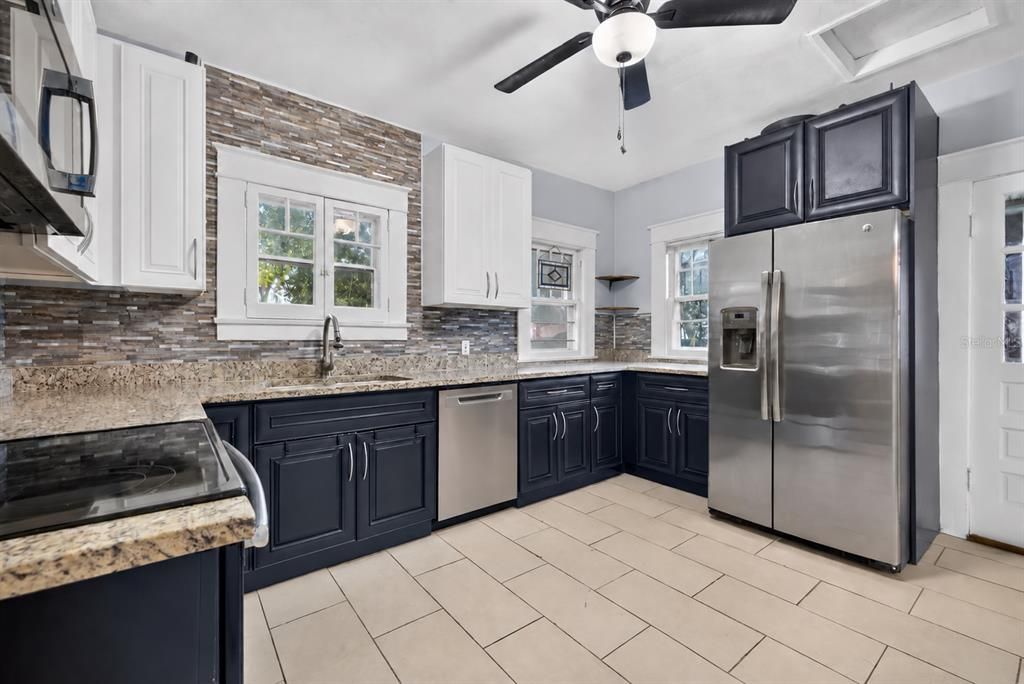 For Sale: $325,000 (3 beds, 1 baths, 1128 Square Feet)