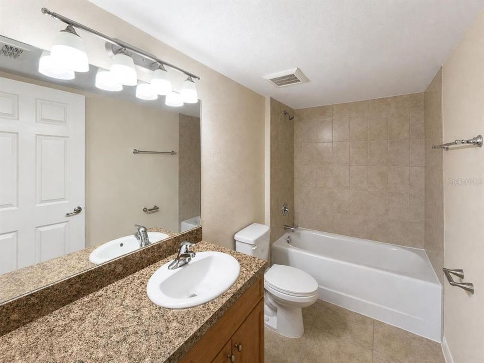 В аренду: $1,400 (2 спален, 2 ванн, 1032 Квадратных фут)