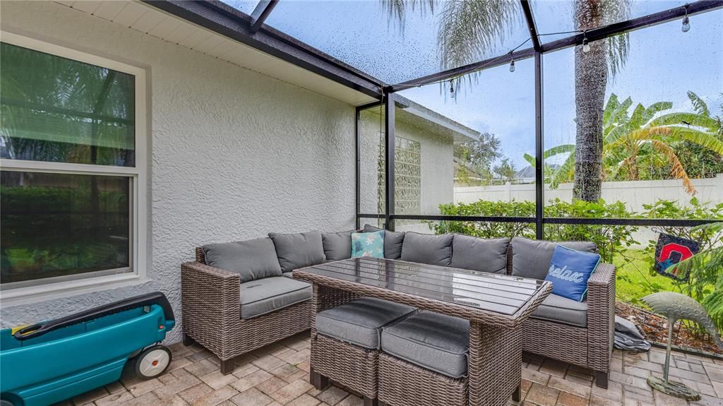 For Sale: $524,900 (4 beds, 2 baths, 1979 Square Feet)