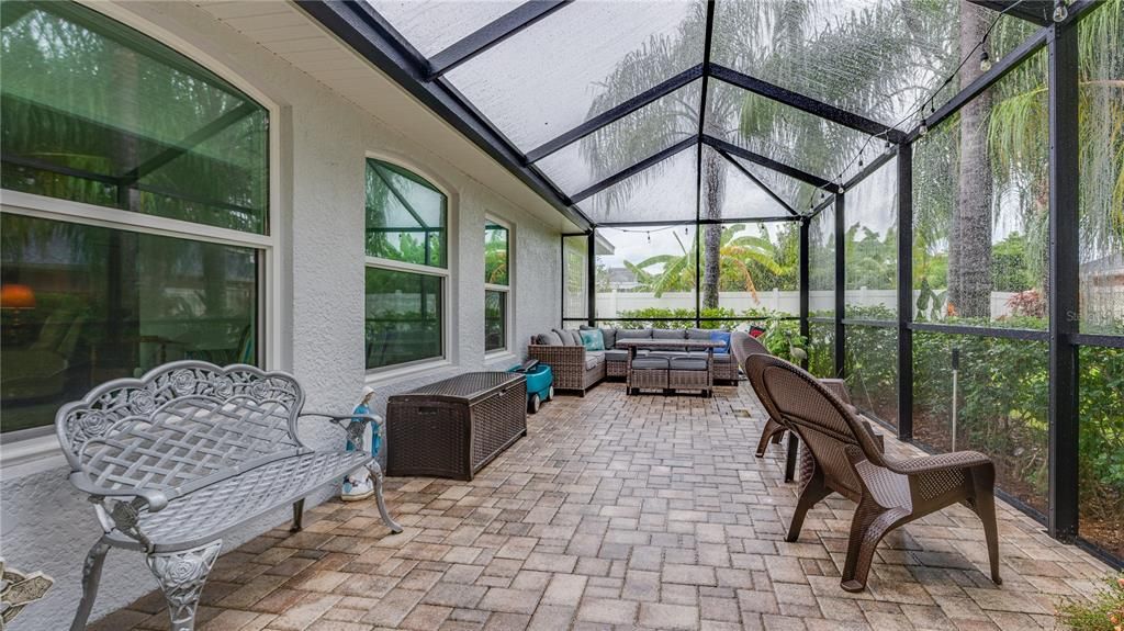 For Sale: $524,900 (4 beds, 2 baths, 1979 Square Feet)