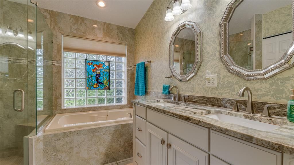 For Sale: $524,900 (4 beds, 2 baths, 1979 Square Feet)