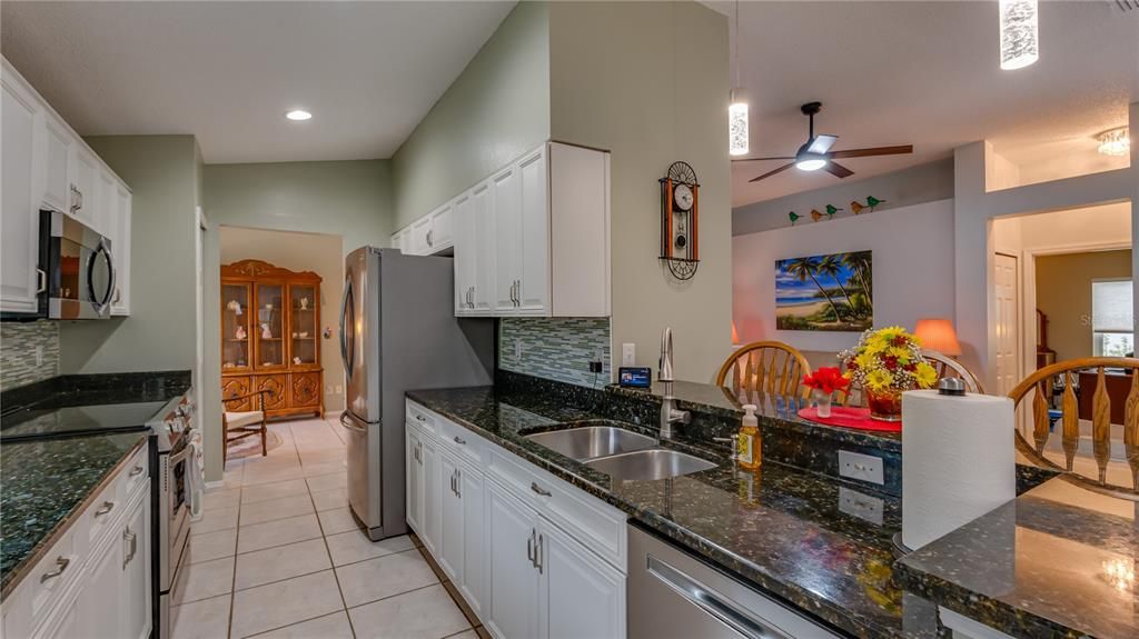 For Sale: $524,900 (4 beds, 2 baths, 1979 Square Feet)