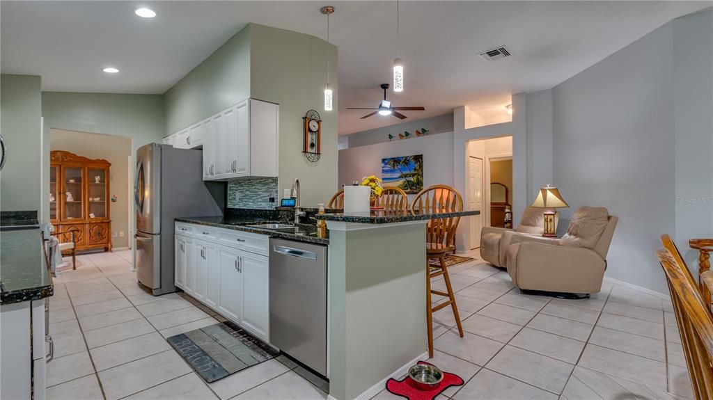 For Sale: $524,900 (4 beds, 2 baths, 1979 Square Feet)