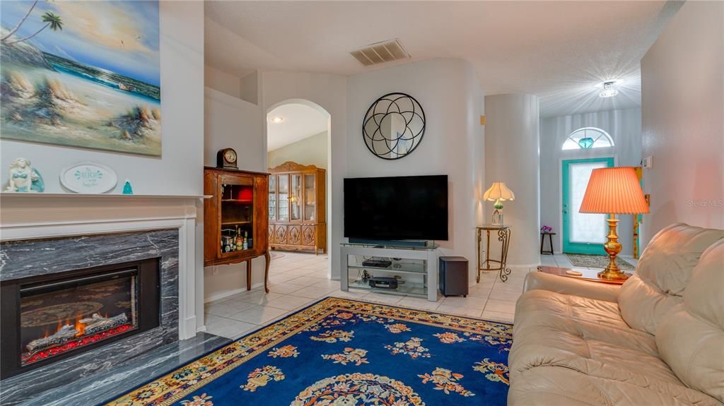 For Sale: $524,900 (4 beds, 2 baths, 1979 Square Feet)