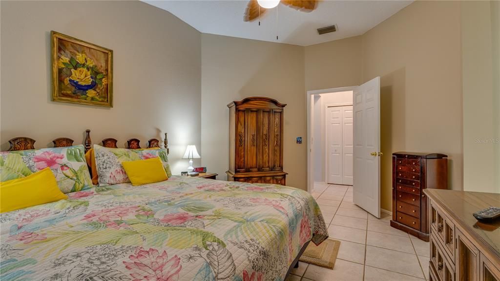 For Sale: $524,900 (4 beds, 2 baths, 1979 Square Feet)