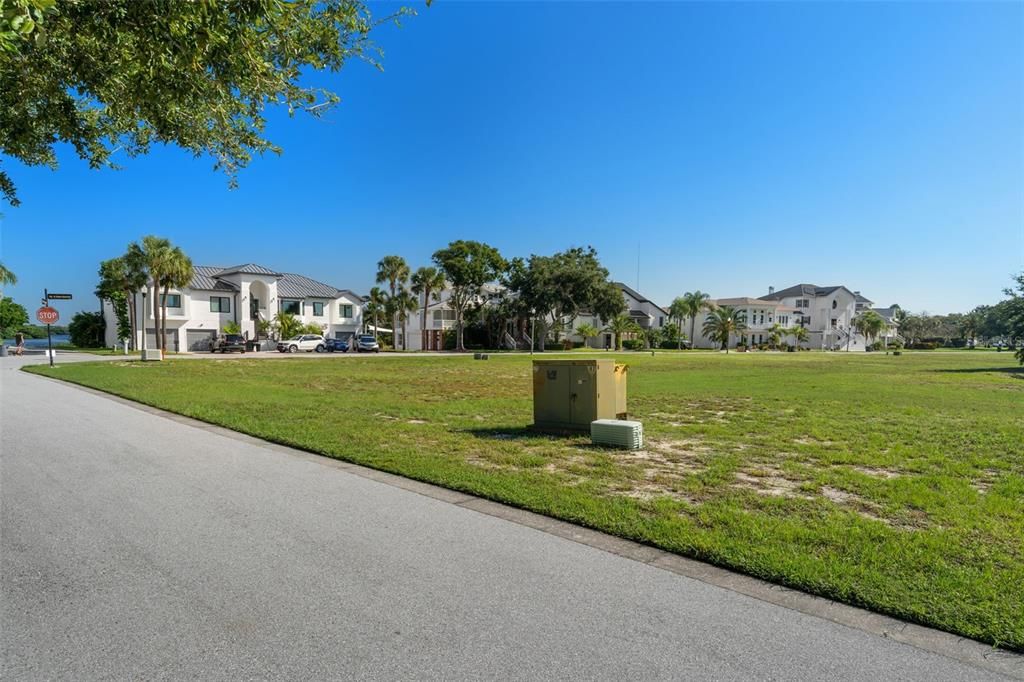 На продажу: $160,000 (0.26 acres)