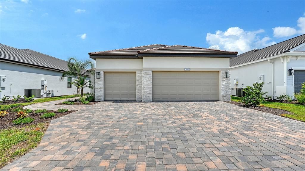 For Sale: $799,990 (3 beds, 2 baths, 2309 Square Feet)