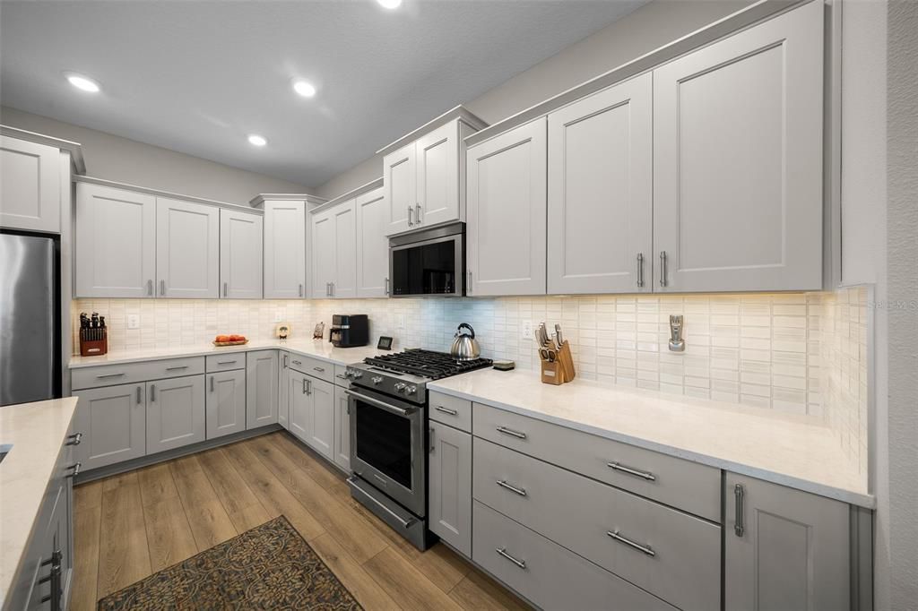 For Sale: $440,000 (2 beds, 2 baths, 2019 Square Feet)
