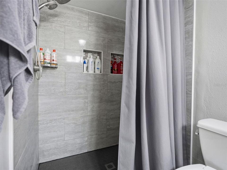 На продажу: $250,000 (3 спален, 2 ванн, 1288 Квадратных фут)