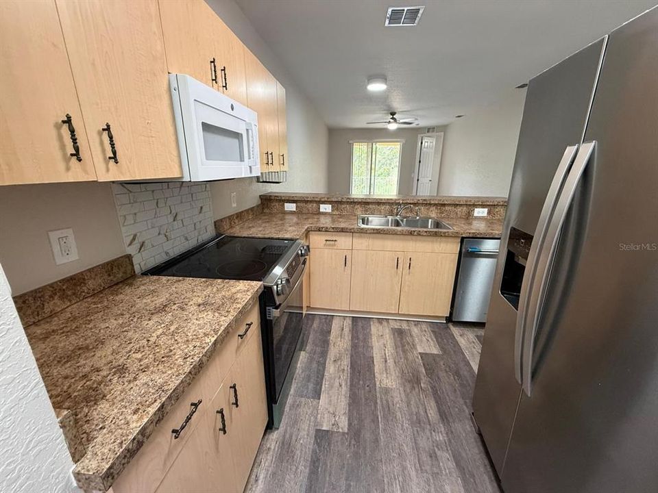 На продажу: $165,000 (3 спален, 2 ванн, 1218 Квадратных фут)