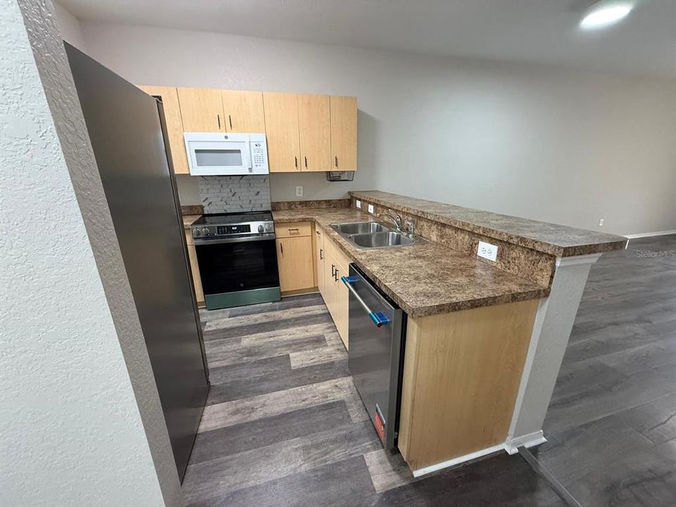 На продажу: $165,000 (3 спален, 2 ванн, 1218 Квадратных фут)