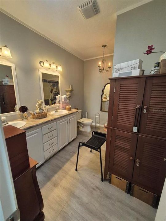 На продажу: $695,000 (3 спален, 2 ванн, 1812 Квадратных фут)