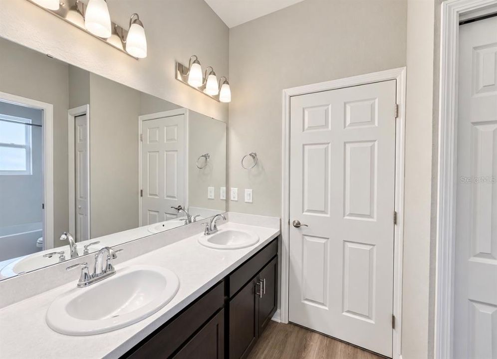 For Rent: $2,450 (4 beds, 2 baths, 1957 Square Feet)