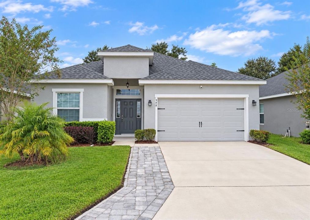 For Rent: $2,450 (4 beds, 2 baths, 1957 Square Feet)
