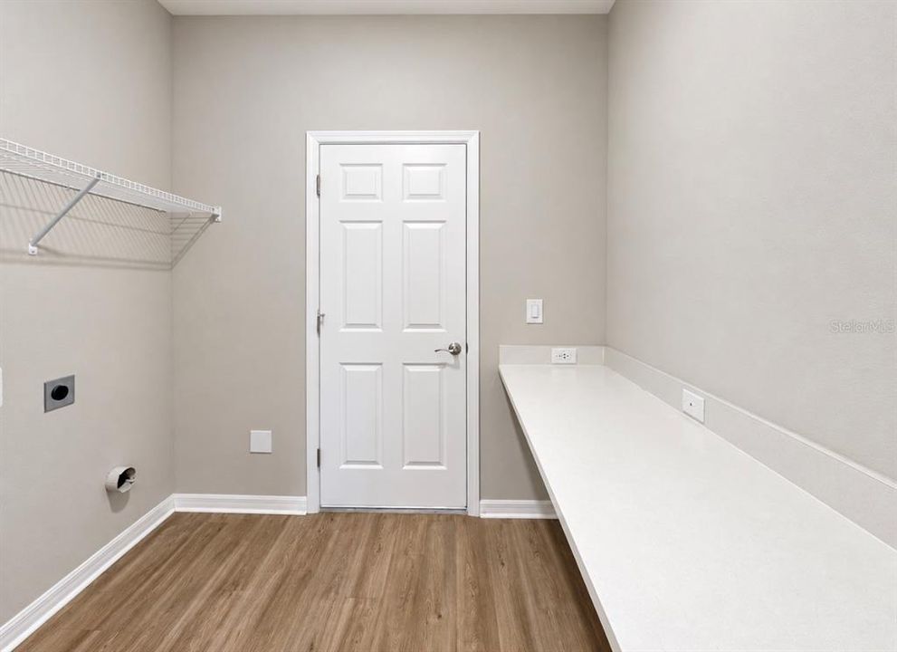 For Rent: $2,450 (4 beds, 2 baths, 1957 Square Feet)
