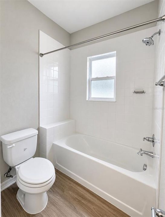 For Rent: $2,450 (4 beds, 2 baths, 1957 Square Feet)