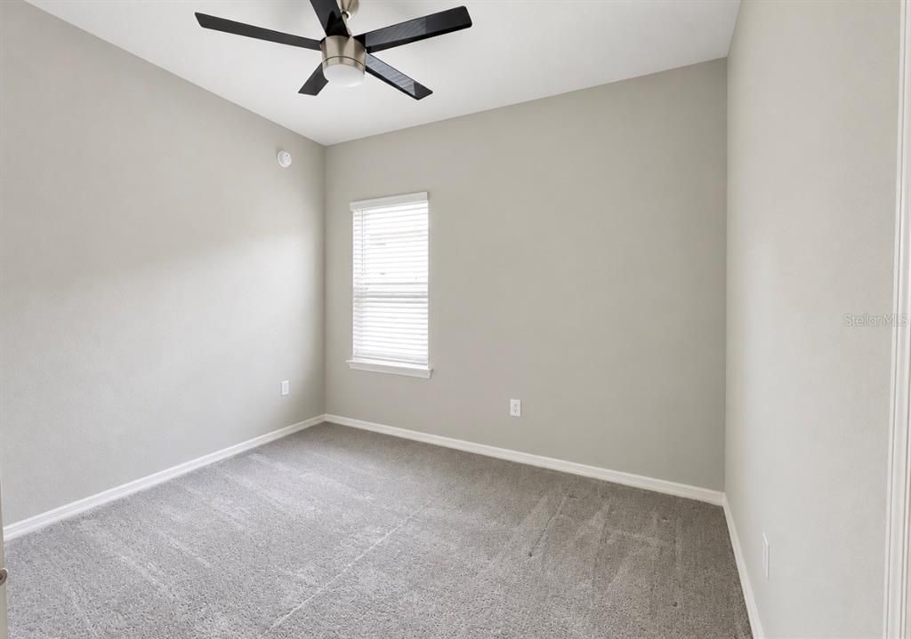 For Rent: $2,450 (4 beds, 2 baths, 1957 Square Feet)