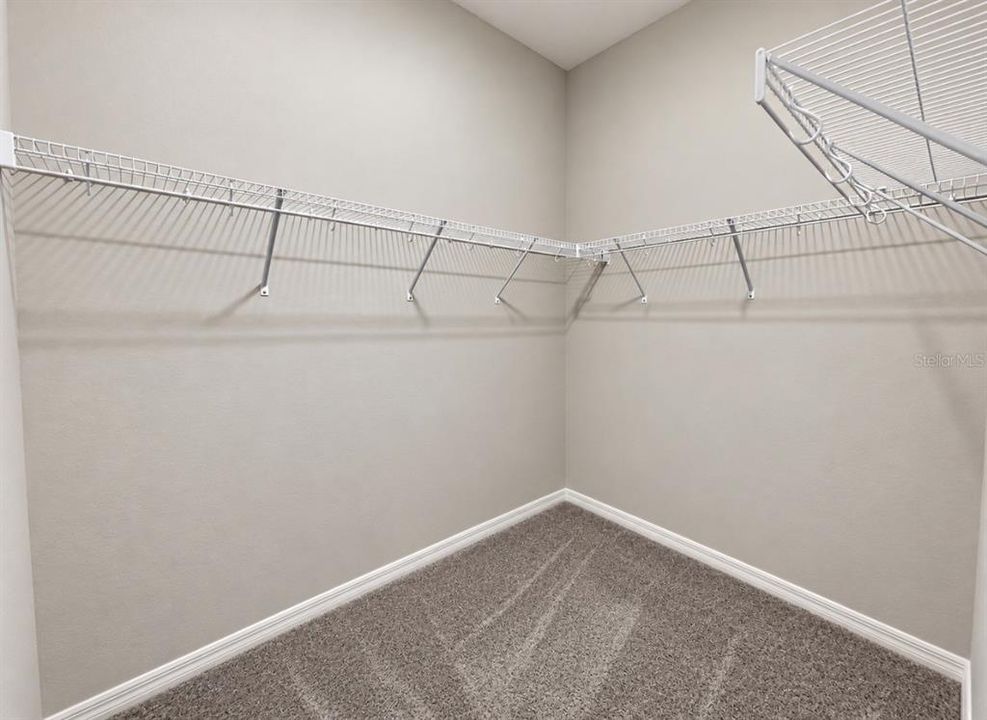 For Rent: $2,450 (4 beds, 2 baths, 1957 Square Feet)