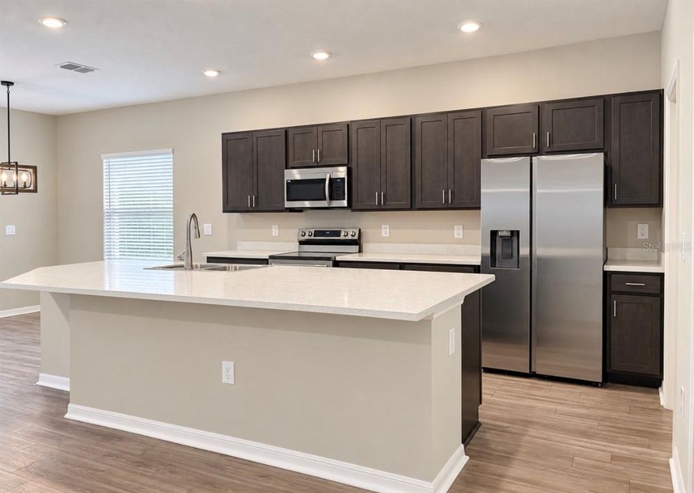 For Rent: $2,450 (4 beds, 2 baths, 1957 Square Feet)