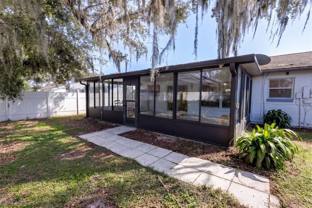 En Venta: $338,000 (4 camas, 2 baños, 1385 Pies cuadrados)