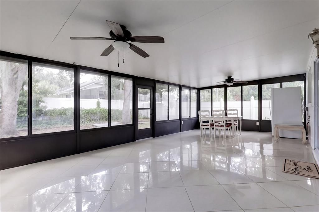 En Venta: $338,000 (4 camas, 2 baños, 1385 Pies cuadrados)