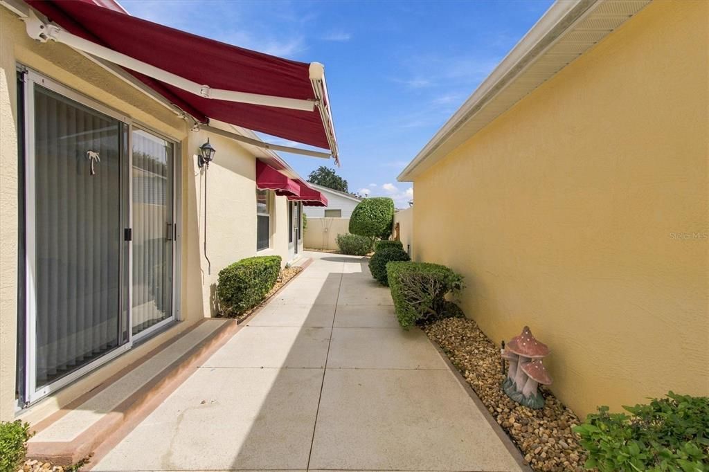 For Sale: $319,900 (2 beds, 2 baths, 1146 Square Feet)