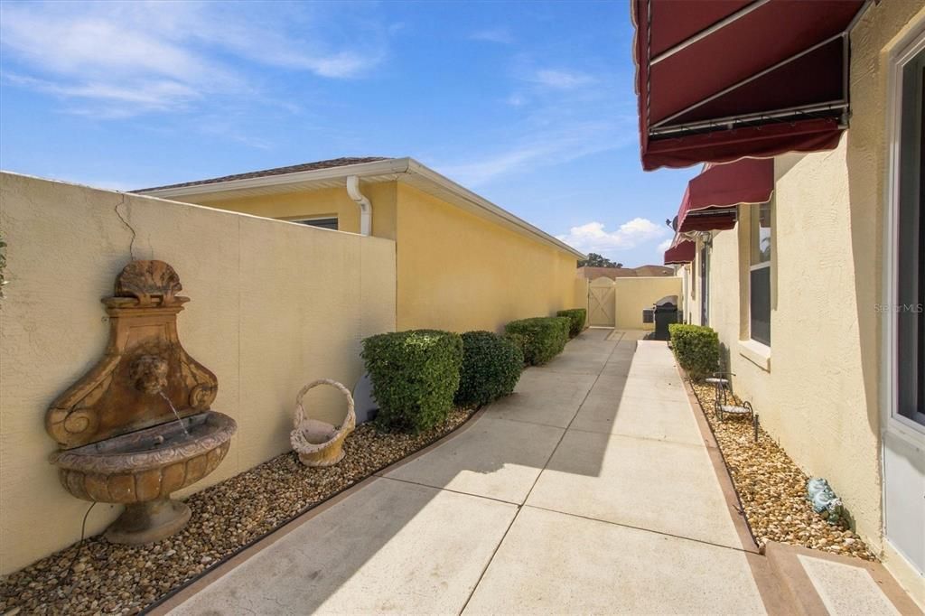 For Sale: $319,900 (2 beds, 2 baths, 1146 Square Feet)