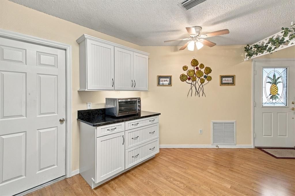For Sale: $319,900 (2 beds, 2 baths, 1146 Square Feet)