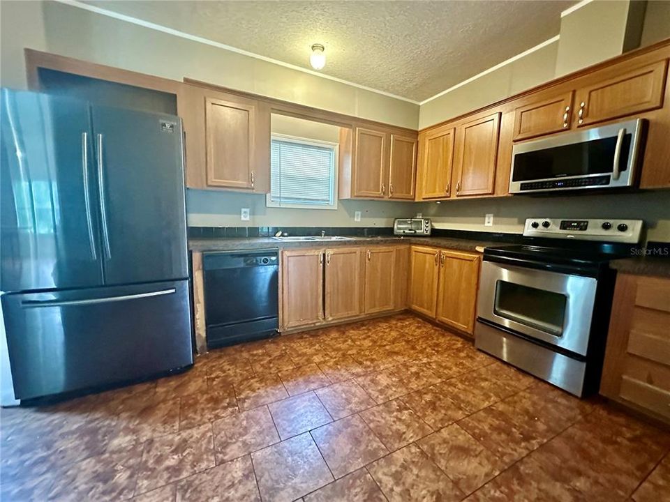На продажу: $350,000 (4 спален, 2 ванн, 1716 Квадратных фут)