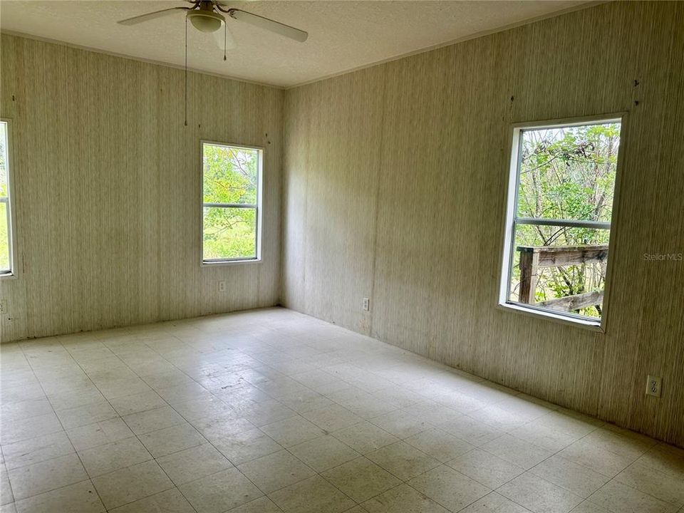 На продажу: $350,000 (4 спален, 2 ванн, 1716 Квадратных фут)