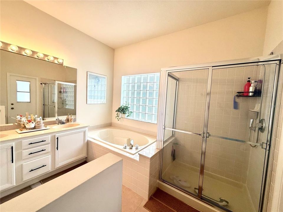 В аренду: $3,950 (3 спален, 2 ванн, 1637 Квадратных фут)