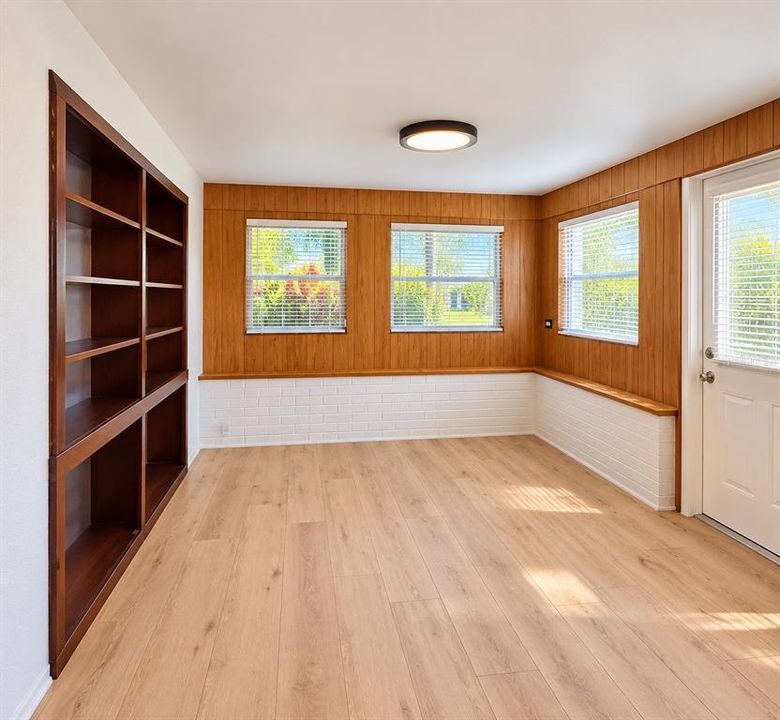 На продажу: $429,900 (3 спален, 2 ванн, 1287 Квадратных фут)