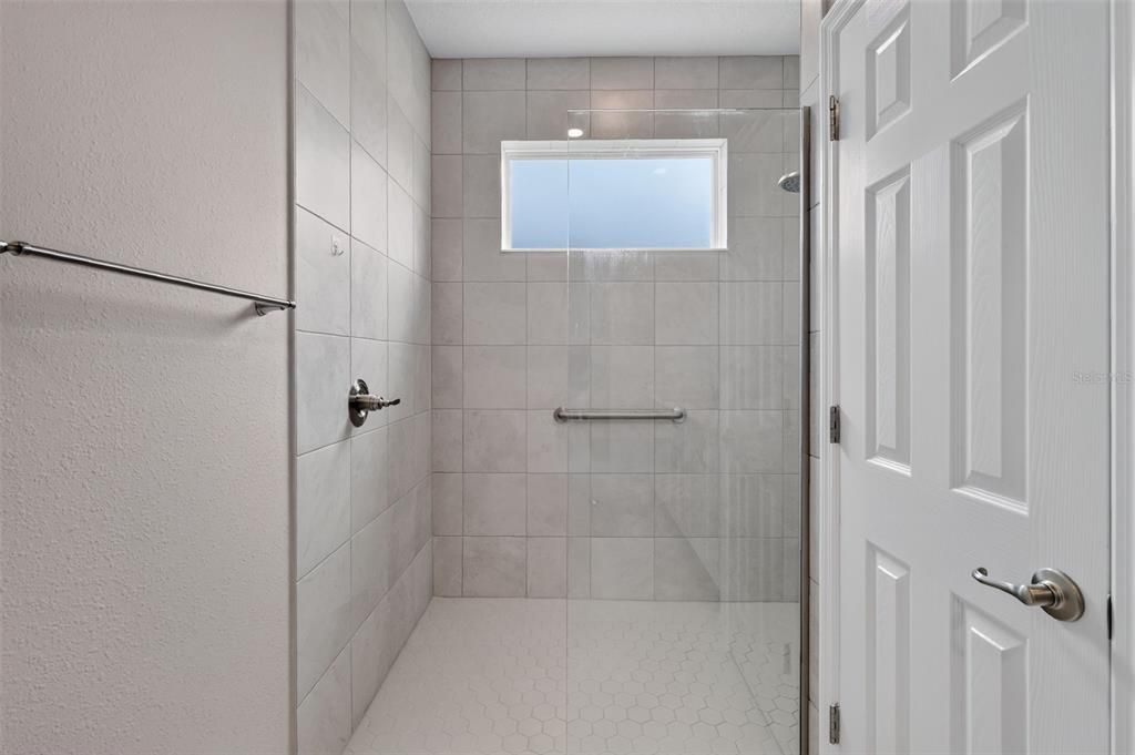 En Venta: $385,000 (3 camas, 2 baños, 2126 Pies cuadrados)