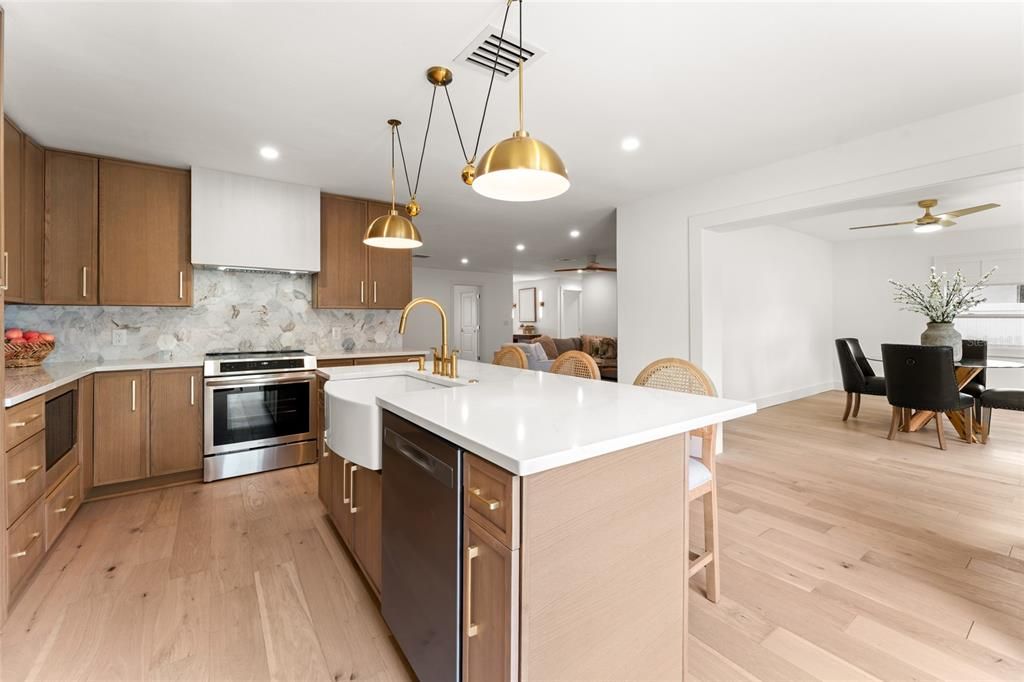 En Venta: $574,900 (4 camas, 2 baños, 1844 Pies cuadrados)