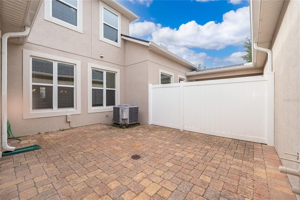На продажу: $430,000 (3 спален, 2 ванн, 1676 Квадратных фут)