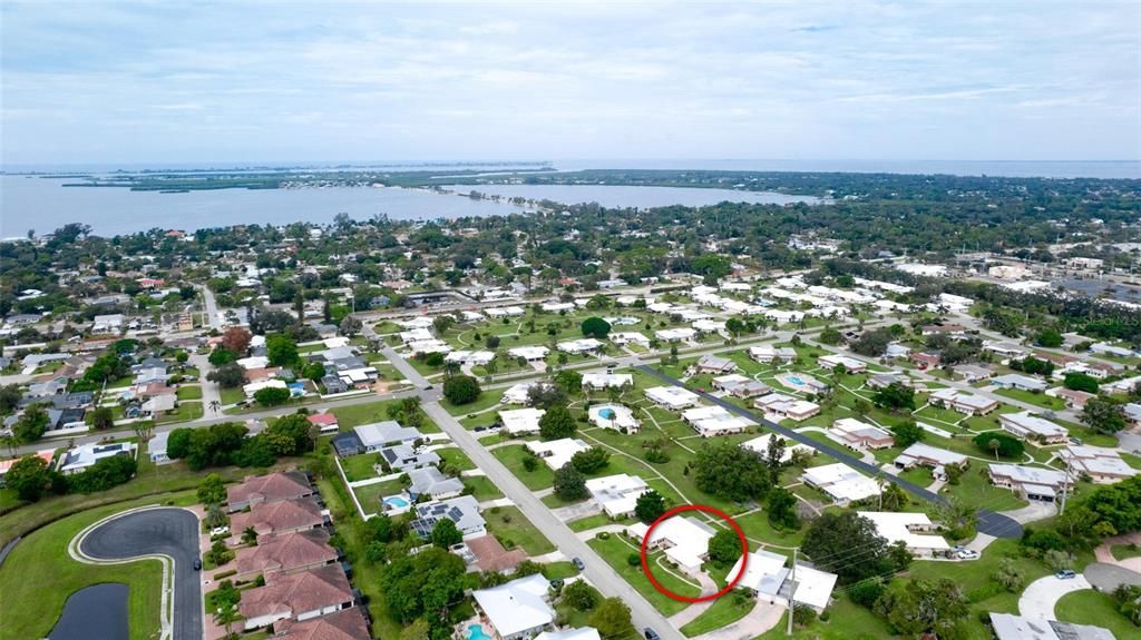 На продажу: $225,000 (2 спален, 2 ванн, 1717 Квадратных фут)